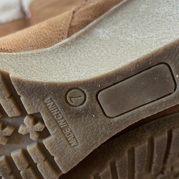 OLD NAVY Tan and Cream Faux Suede Sherpa Knee High Wedge Boots Size 7 - Picture 6 of 11